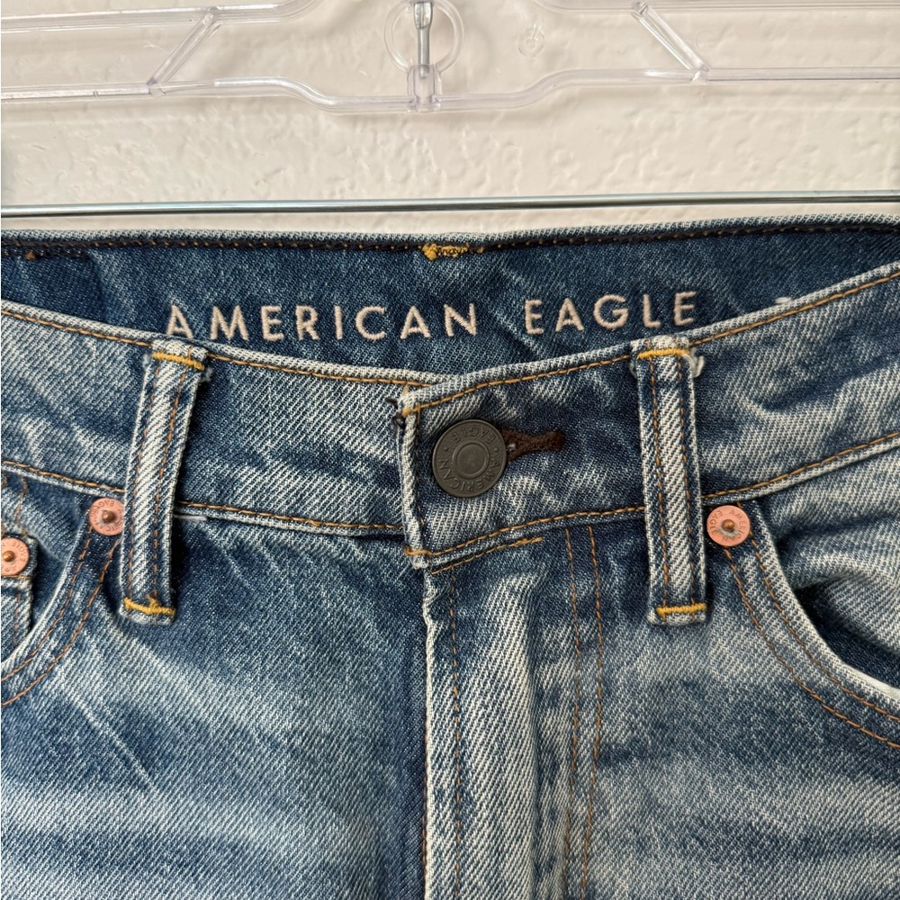American Eagle Outfitters women’s distressed denim boyfriend fit - Picture 3 of 5